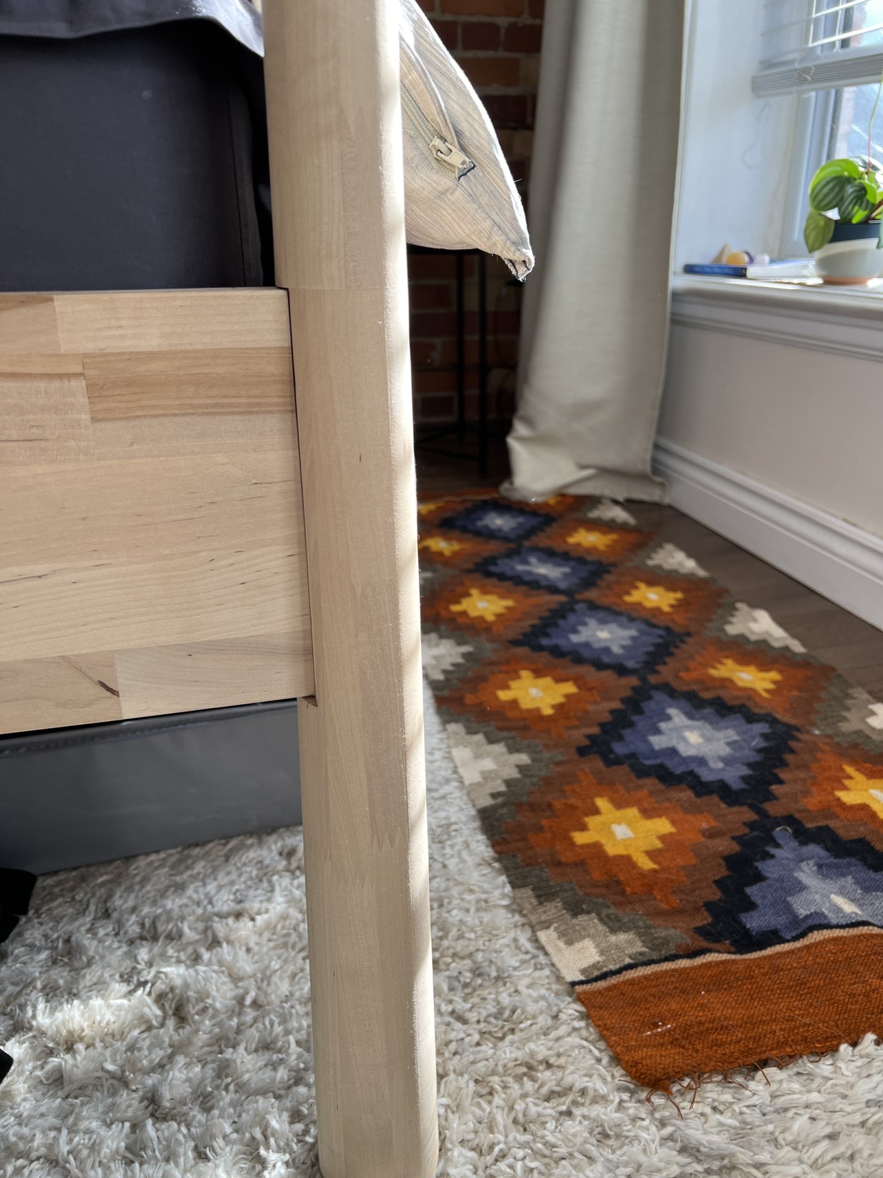 Queen bed frame - solid wood - photo 3