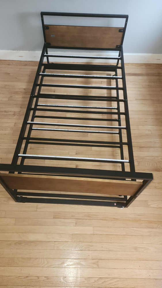 Stylish Twin DAYBED with TRUNDLE