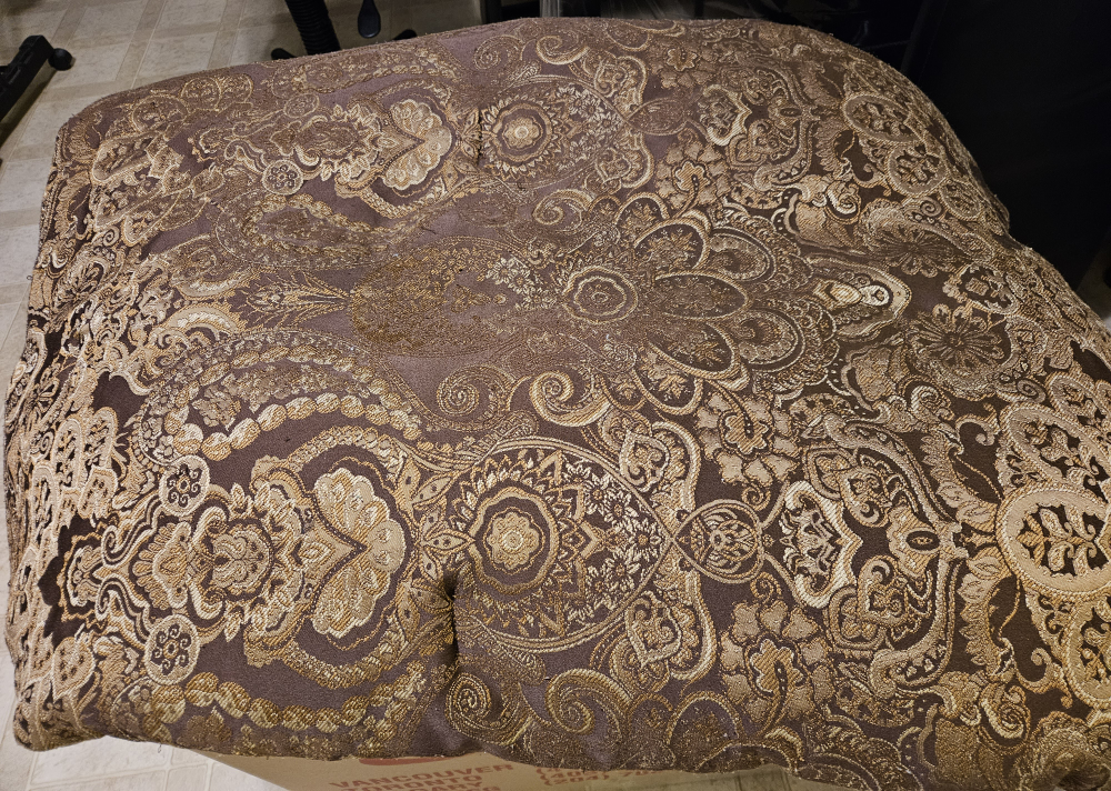 FREE Comforters/blankets (queen size) - photo 3