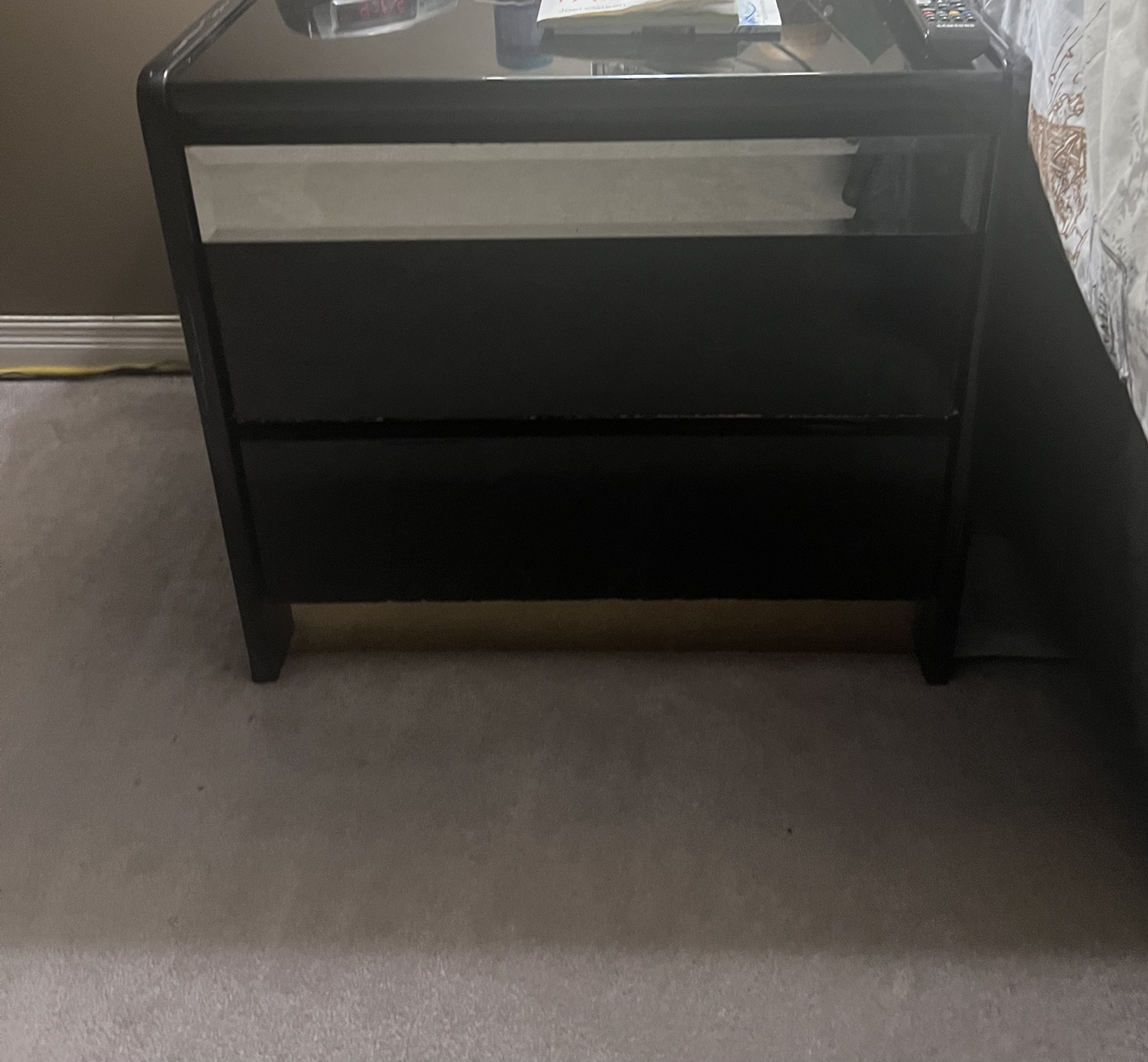 Moving Sale-Chest of Drawers, Dresser & 2 nightstands - photo 3