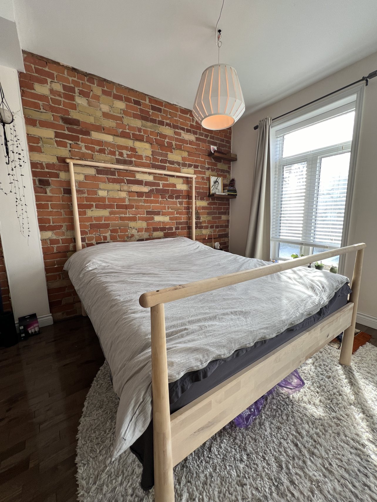 Queen bed frame - solid wood - photo 2