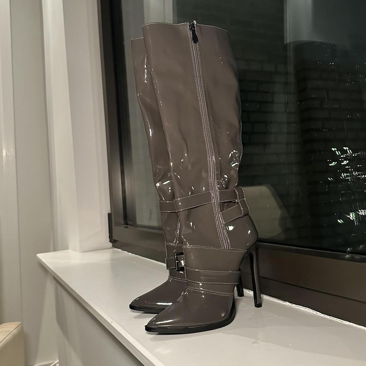 Boots pretty little thing image indicator(2)