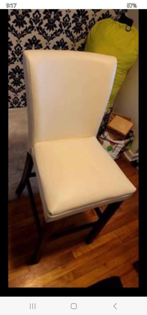 Comedor de 4 sillas  de poco uso se ve como nuevo - photo 4