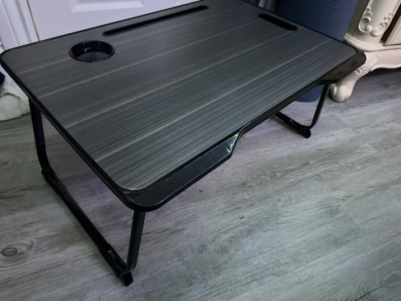 Bed table