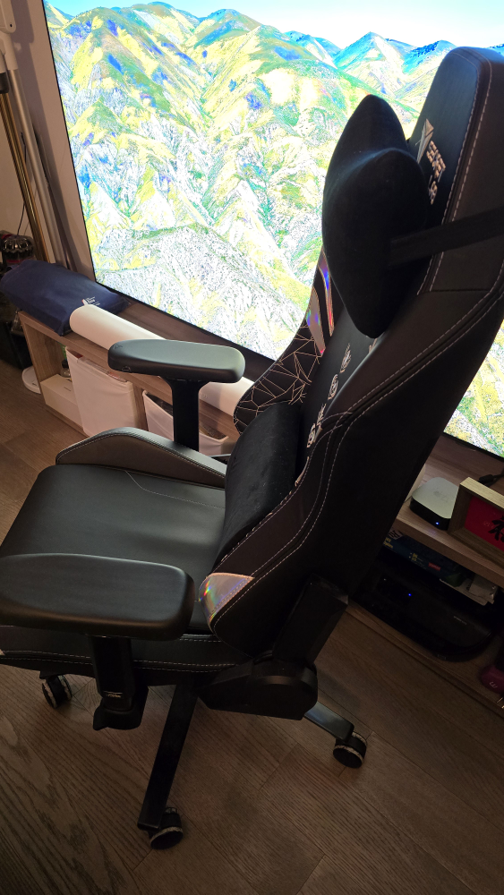 Secret lab Omega 2020 KDA Edition image indicator(2)