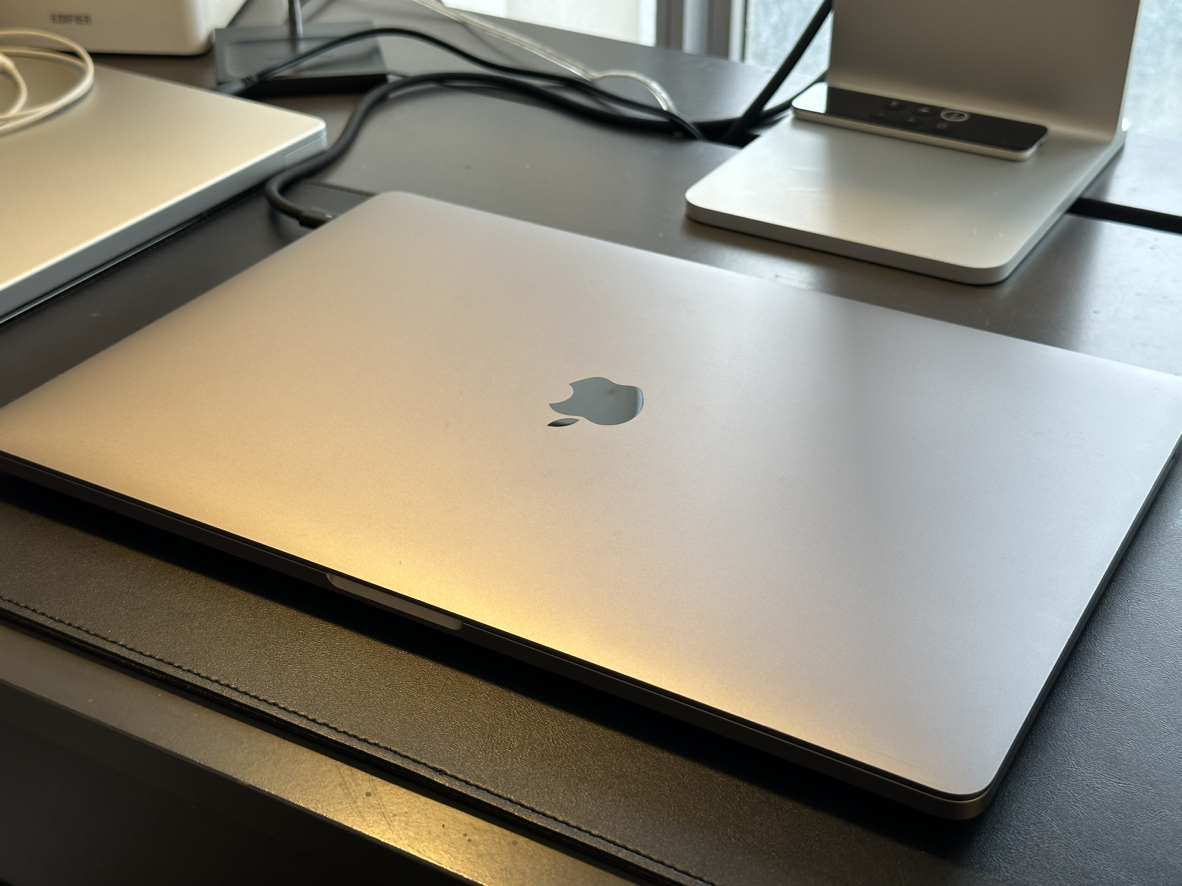 MacBook Pro 16-inch Space Grey Late 2019 - photo 3