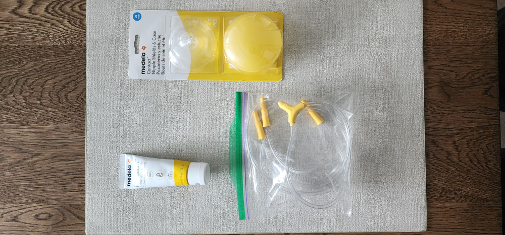 Medela Breast Pump w/accessories image indicator(5)