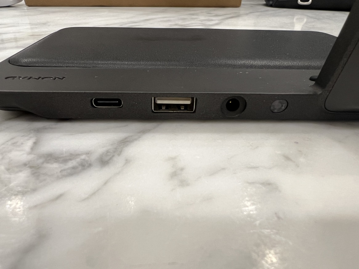 Nomad Wireless Charging Station for iPhone & AirPods image indicator(3)