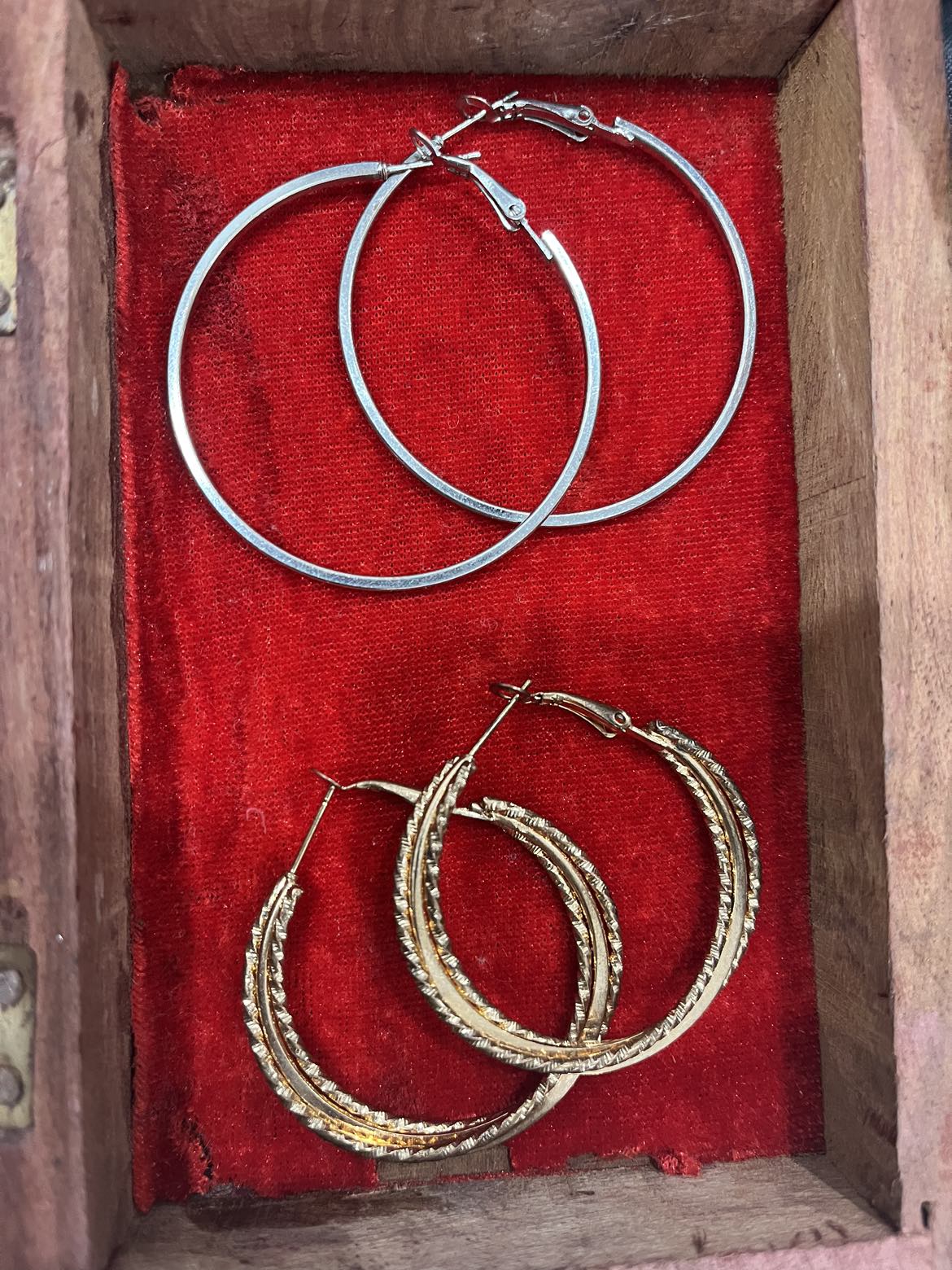Free women’s earrings