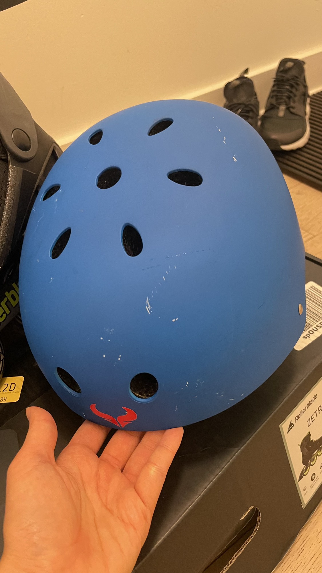 Rollerblades & helmet (Size 9, 27cm) - photo 3