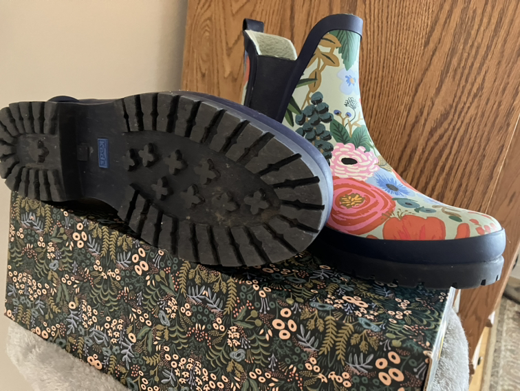 KEDS rain boots, size 6 image indicator(4)