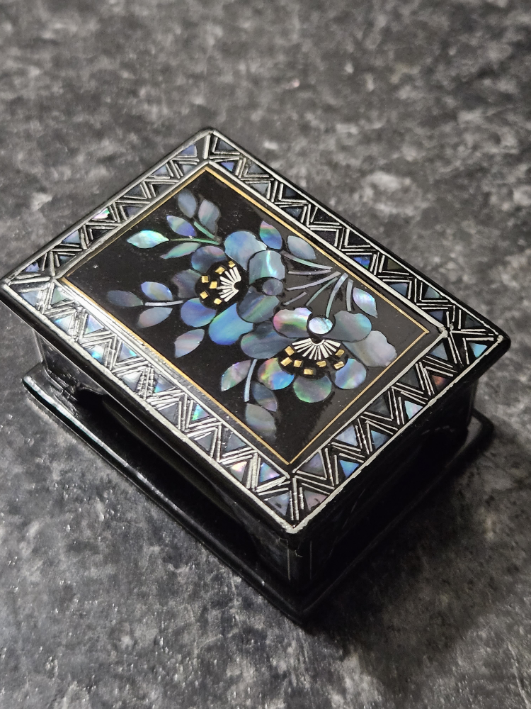 Luxurious Shell Jewelry Box 🏈 thumbnail