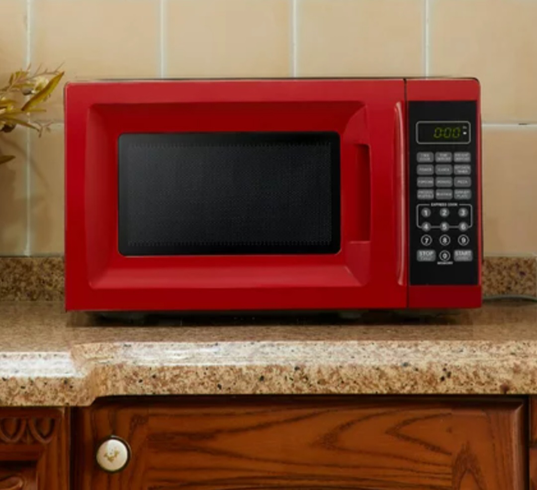 🏈 Microwave 700 watts LIKE NEW IN & OUT