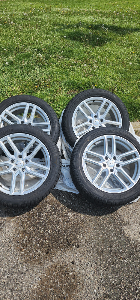 Audi Stylish Aluminum Rims and Winter Tires image indicator(4)