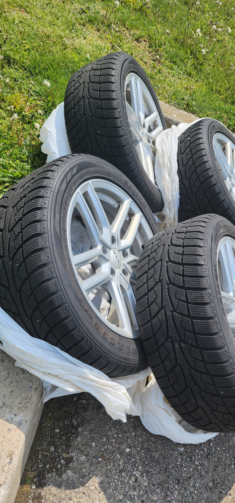 Audi Stylish Aluminum Rims and Winter Tires image indicator(7)