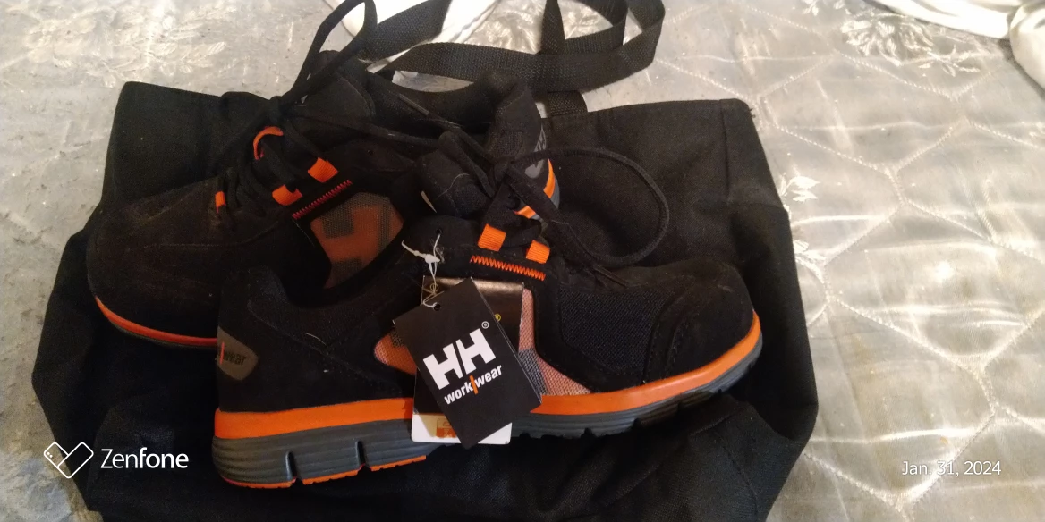 Woman's steel toe shoes