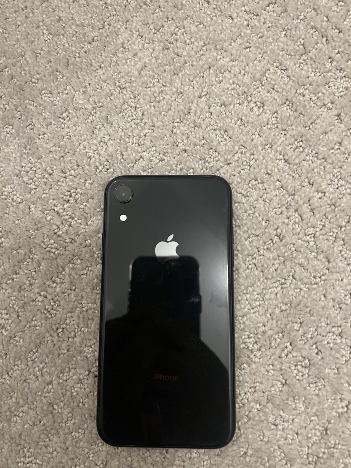 iPhone XR - photo 2