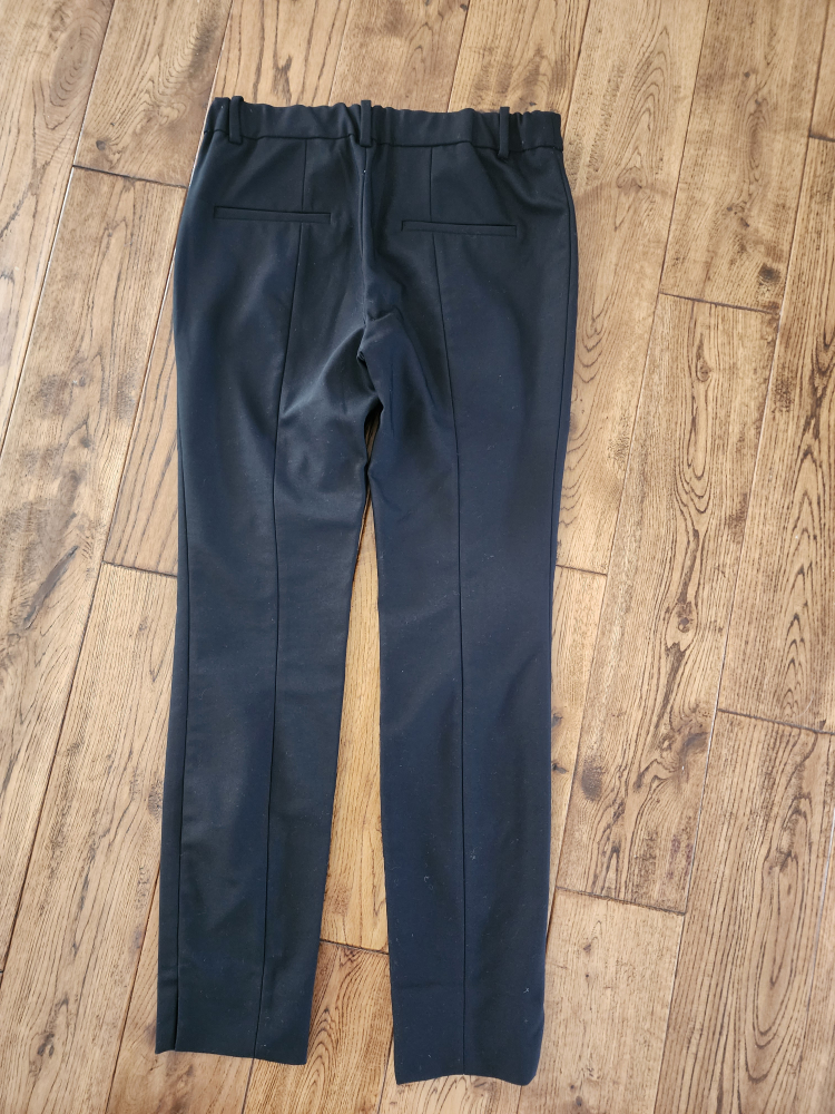 Black pants image indicator(3)