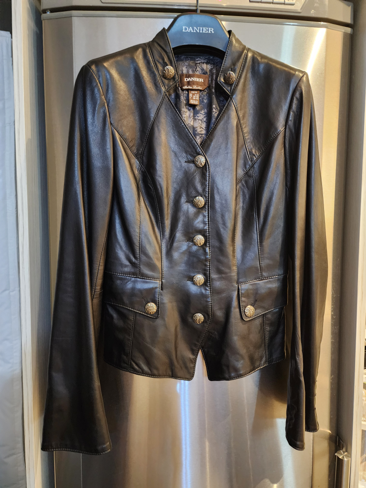 XS Danier Women Leather Jacket image indicator(3)