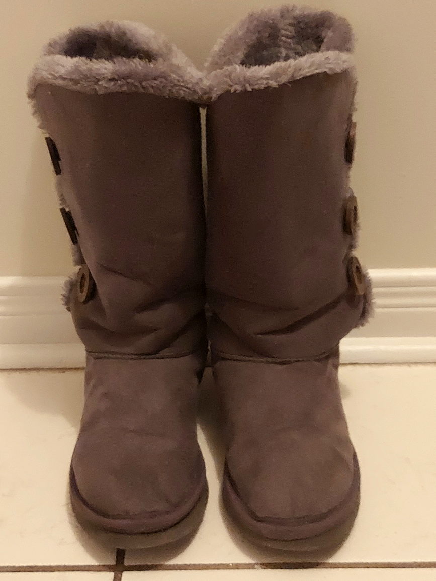 Grey Ugg Boots thumbnail