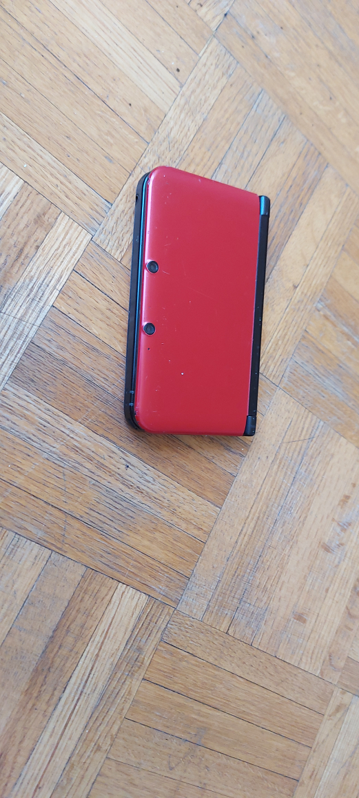 Working Nintendo 3DS (rare) (comes with gamed thumbnail