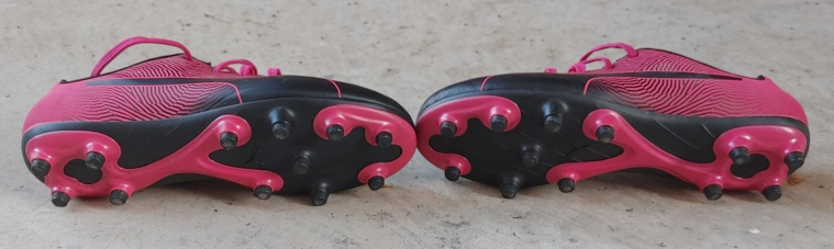 Soccer cleats image indicator(5)