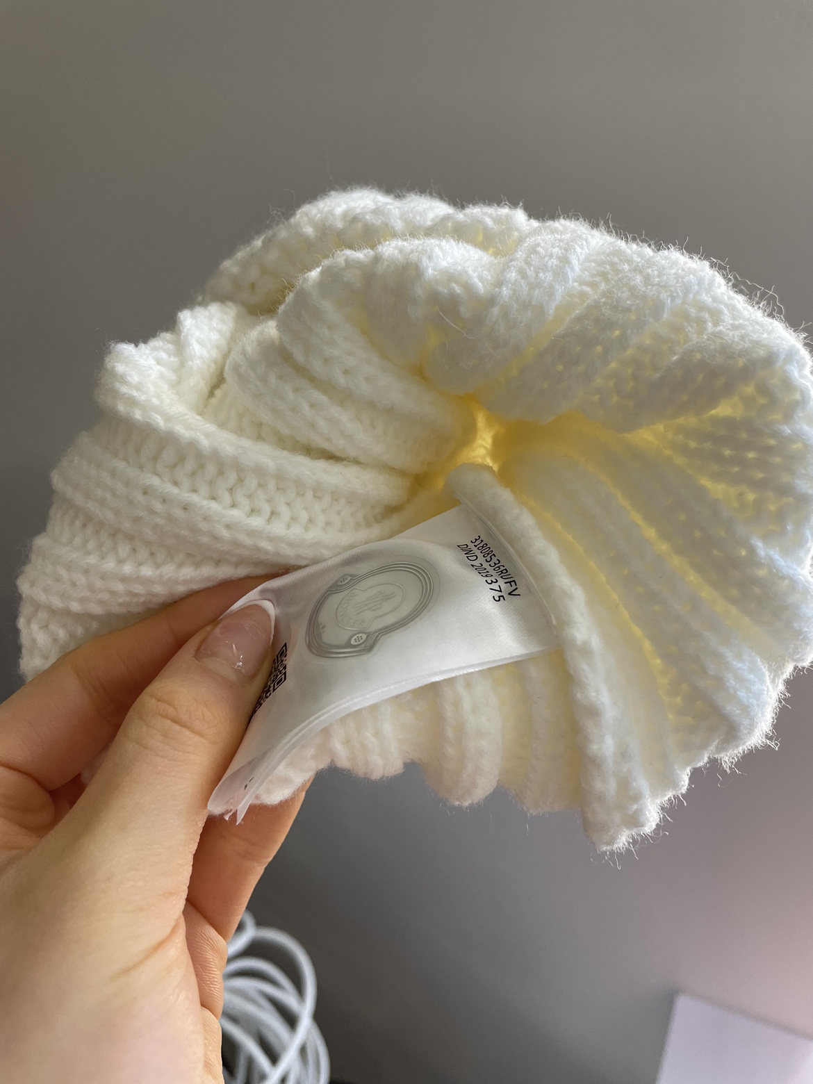 Moncler white beanie - photo 2