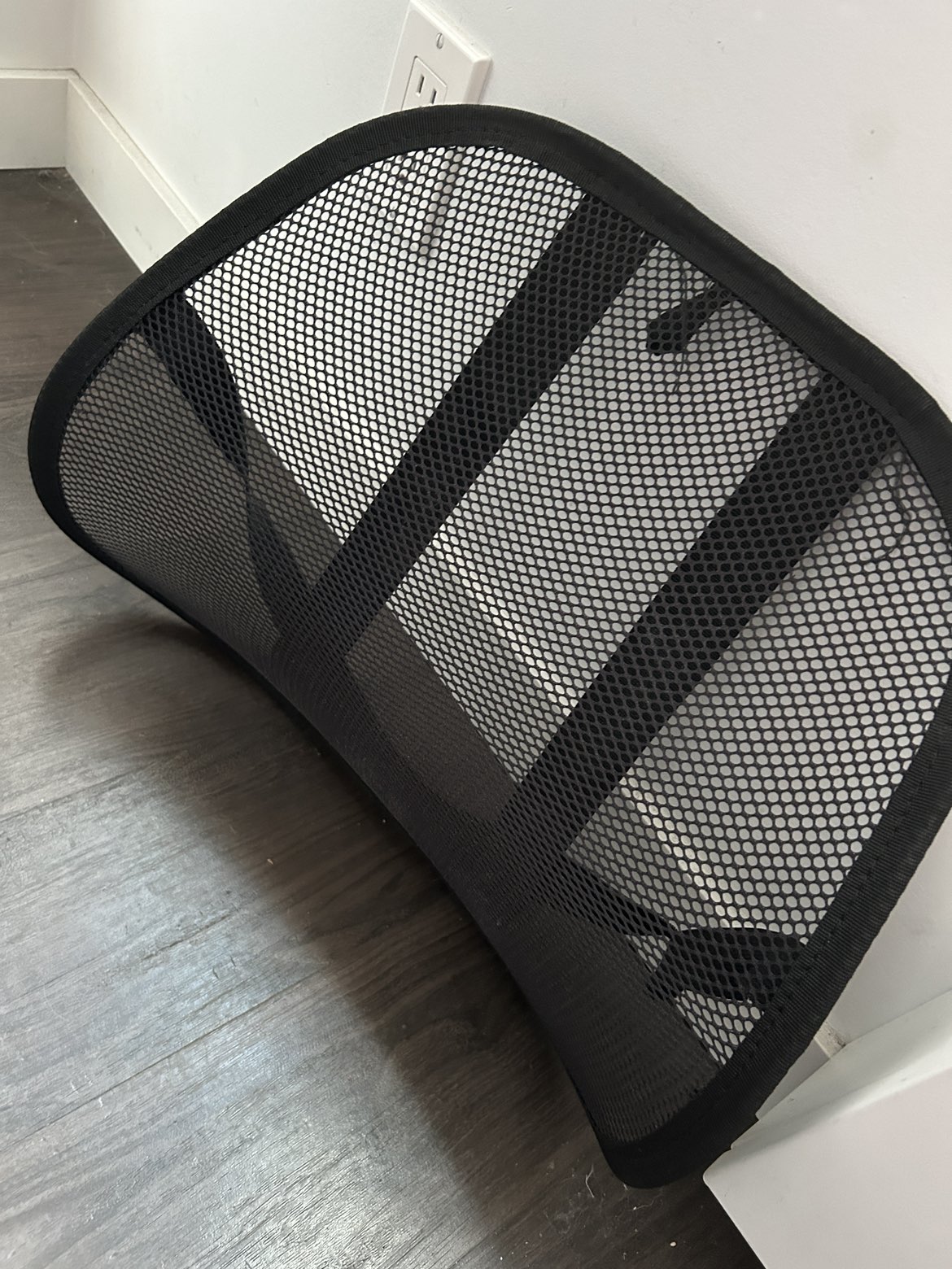 Lumbar support with breathable, mesh