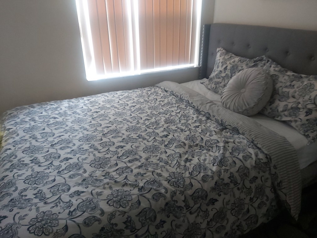 Queen Bed + mattress + frame+ pillows 🏈 thumbnail