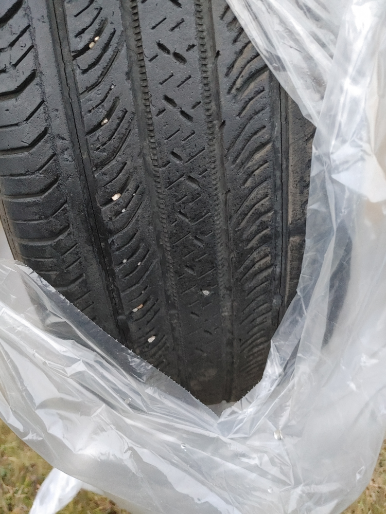 4 used tires - photo 3