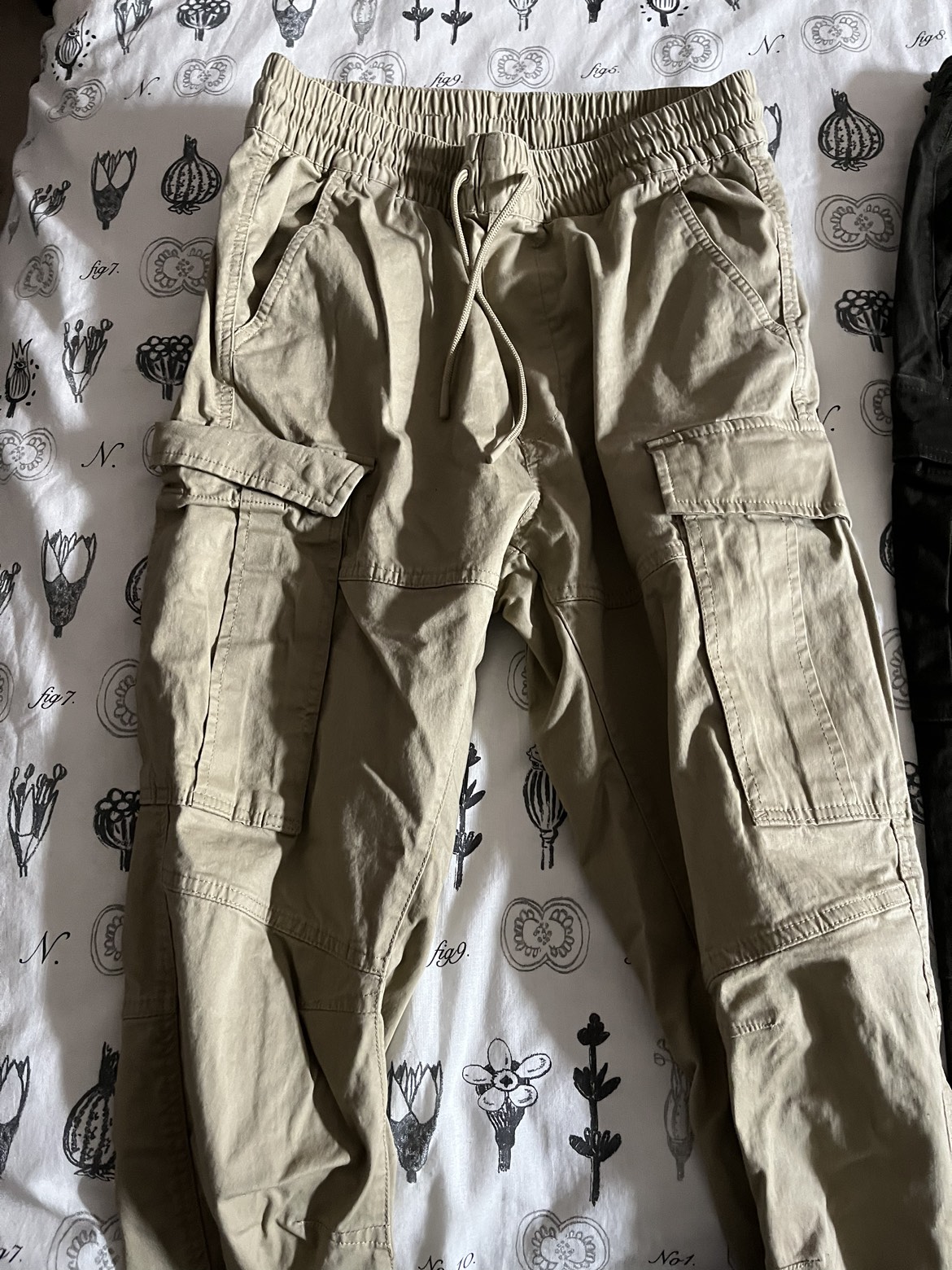 H&M Boys Cargo Pants NEW (Size US Small) image indicator(2)
