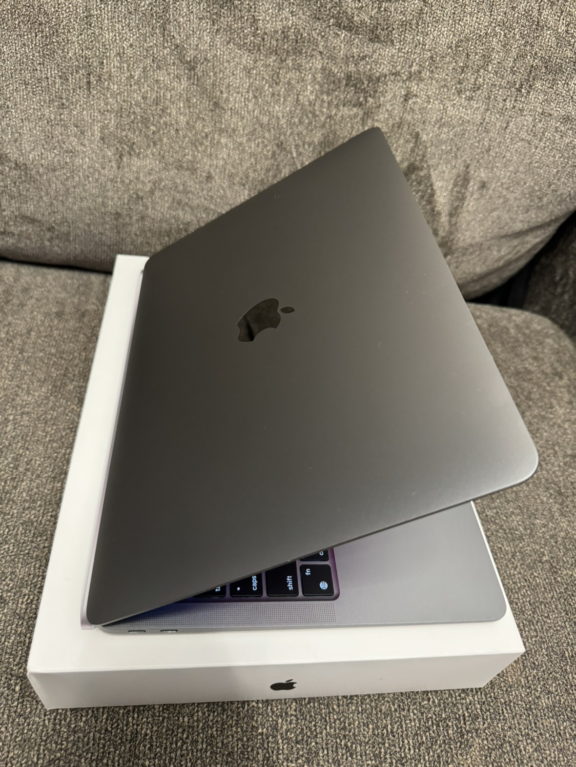 MacBook Air 13” - photo 2
