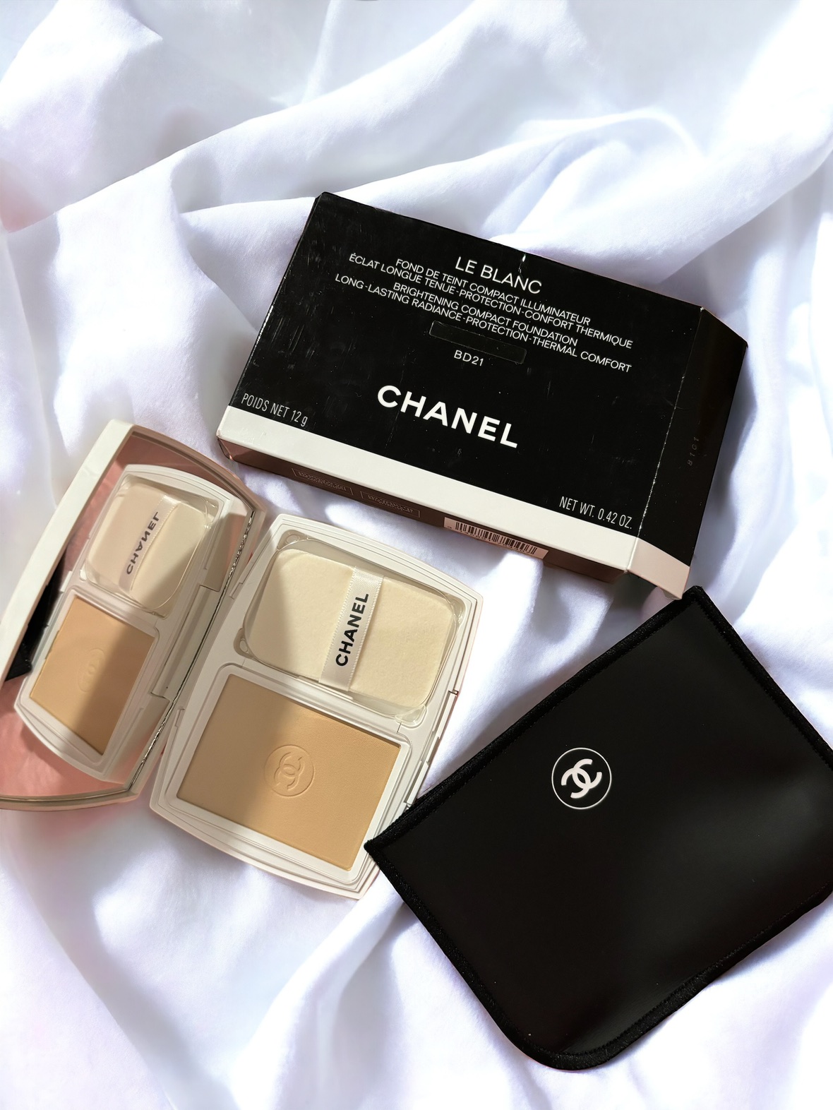 Authentic Chanel compact foundations image indicator(3)