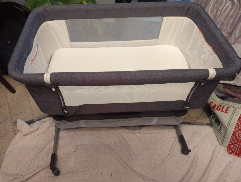 Bassinet for co-sleeping, wheels, storage