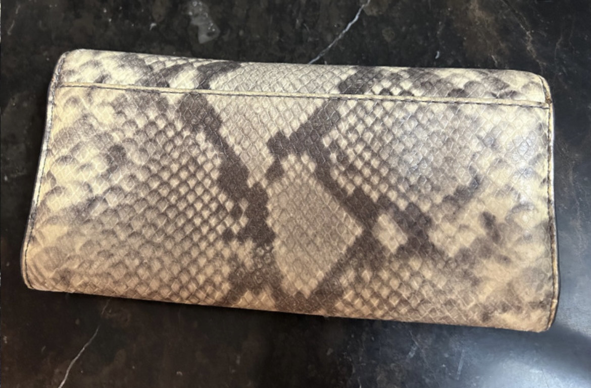 Michael Kors Wallet image indicator(4)