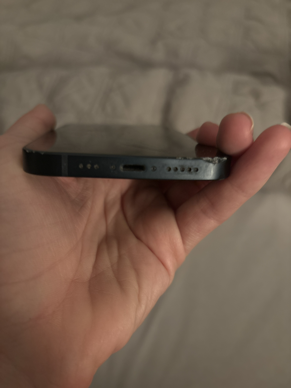 iPhone 13 with shattered screen - photo 4