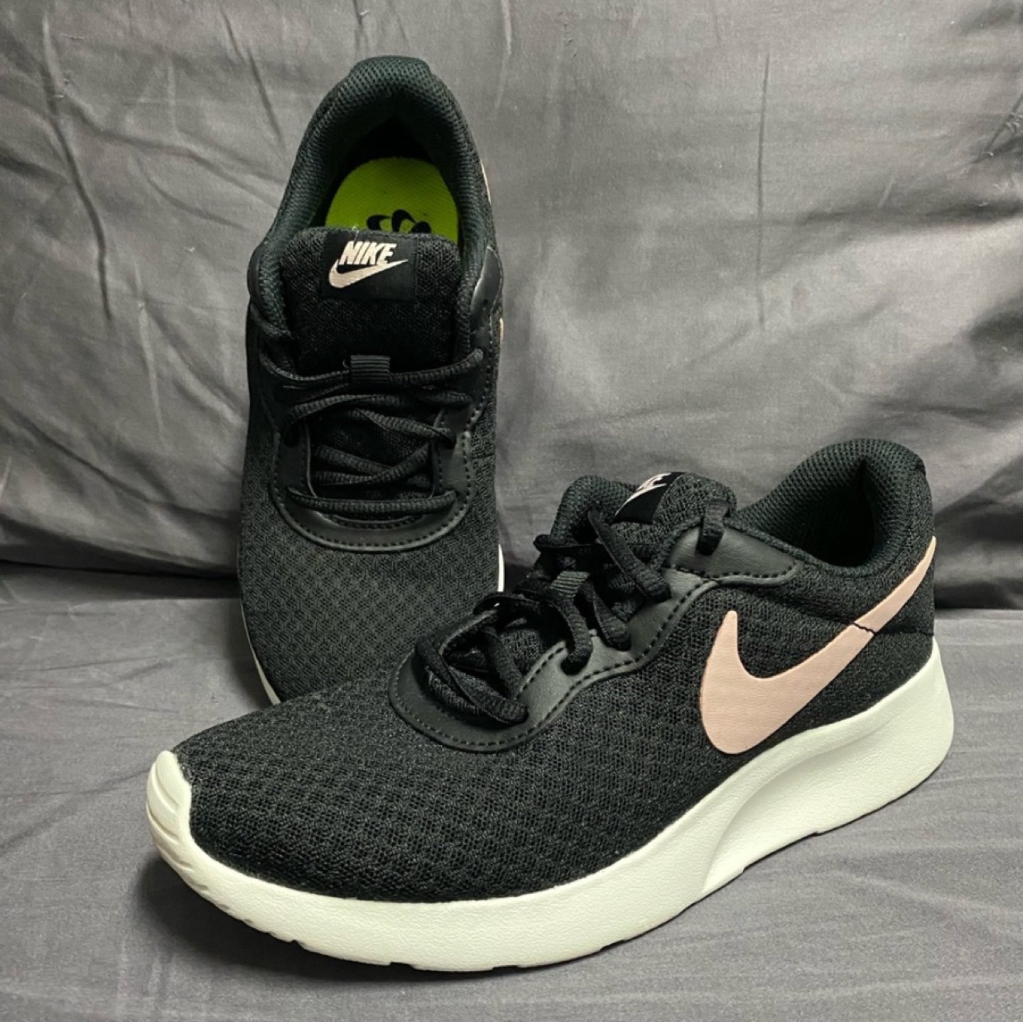 🥕Nike Women’s Shoes - Size 5