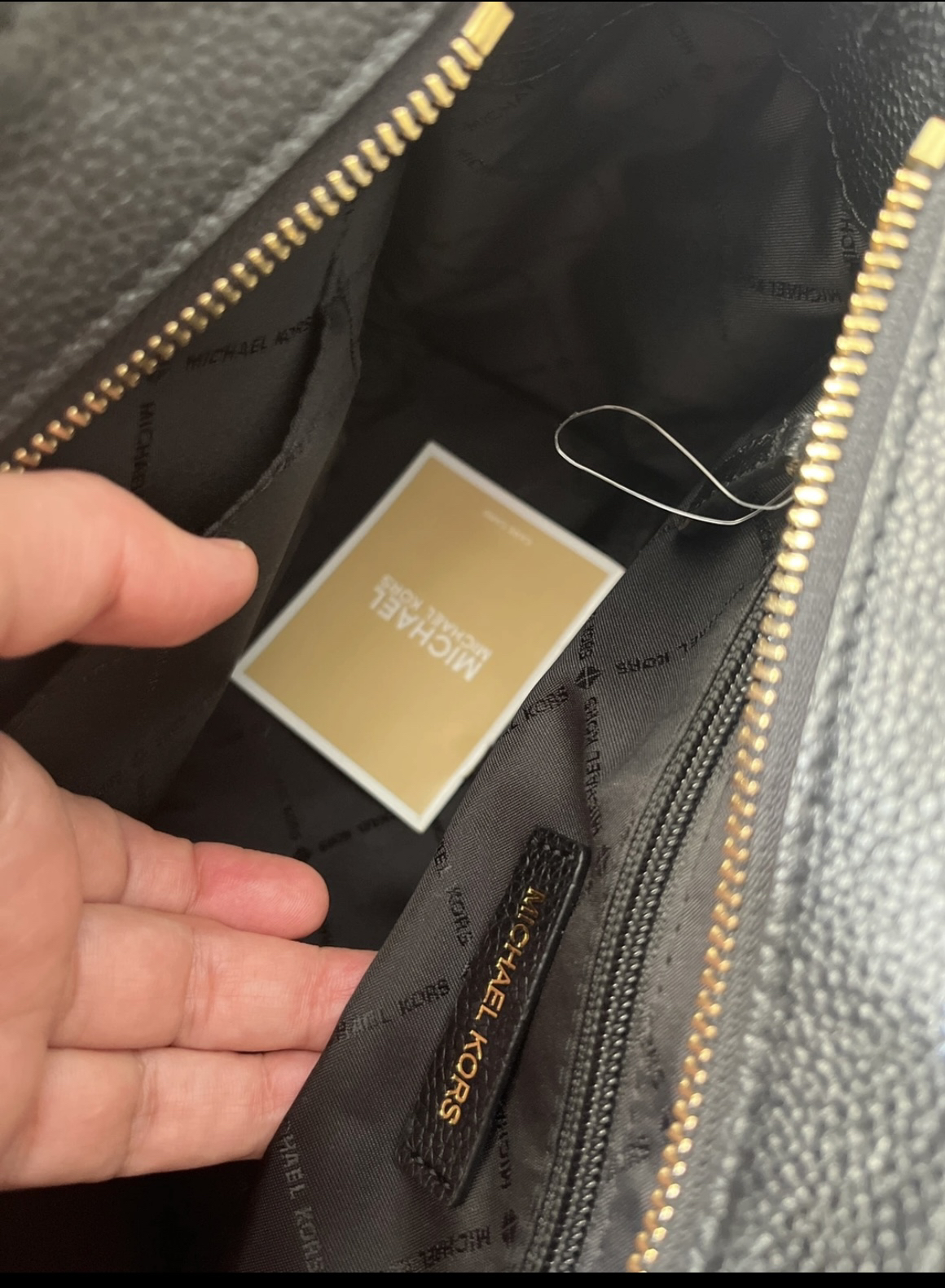 Michael kors black and gold handbag - photo 2