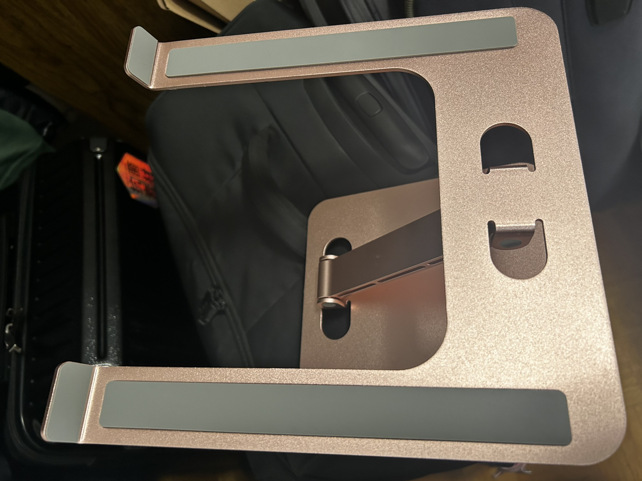 Laptop stand
