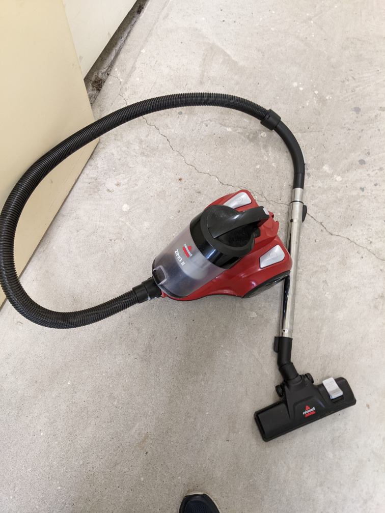 Bissell Zing Bagless Canister Vacuum - photo 2