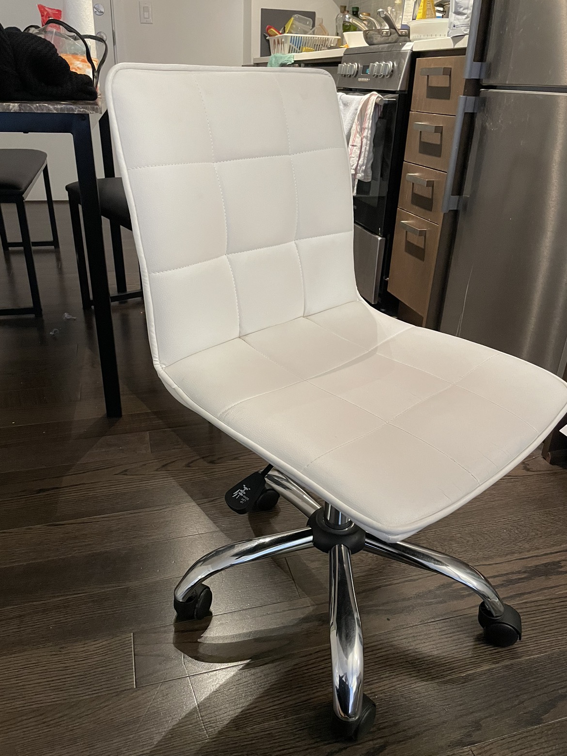Moving out sale! Comfortable vegan leather chair - photo 3