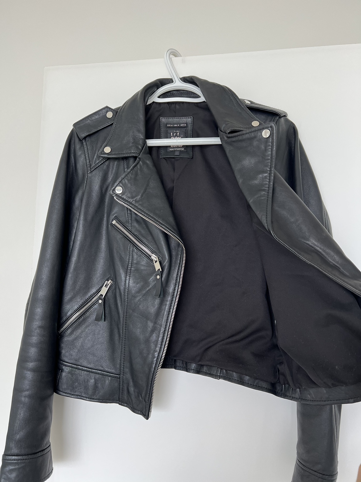 Zara leather black jacket image indicator(2)
