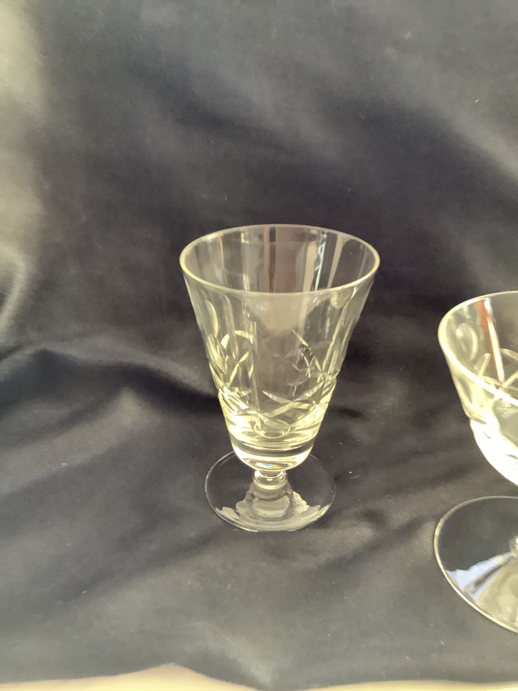 🏈Crystal glasses & dessert set 37 pieces, 8 of each image indicator(6)