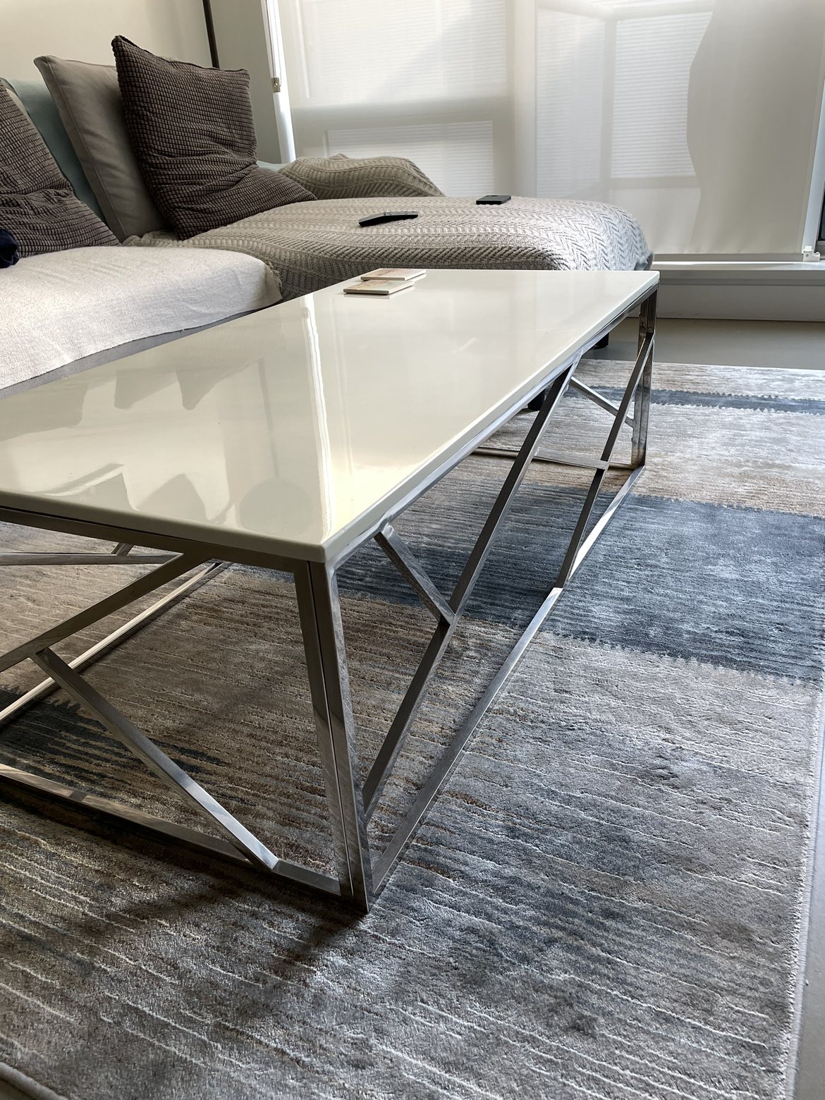 Marble coffee table with silver base - photo 3