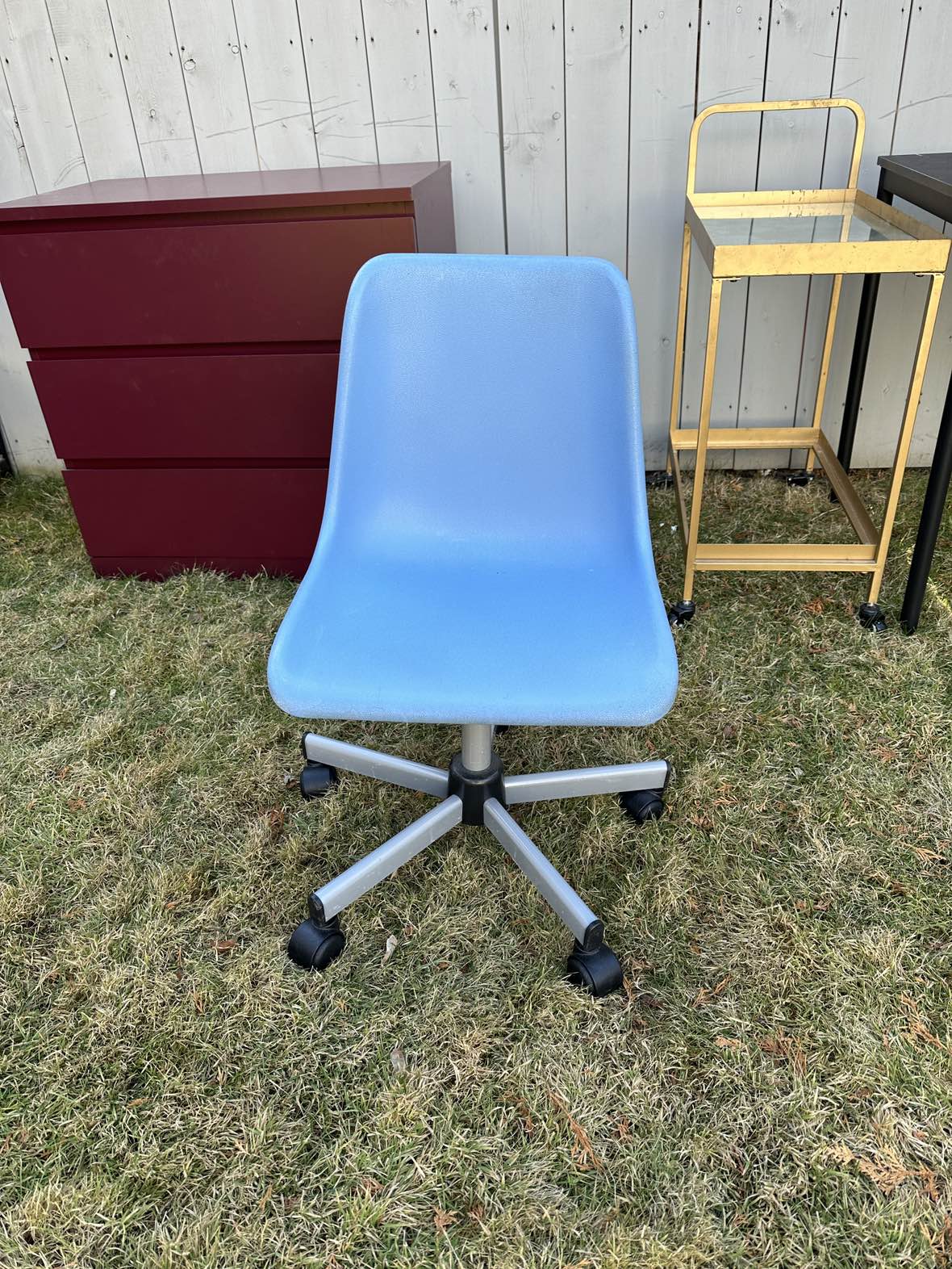 Blue swivel chair thumbnail