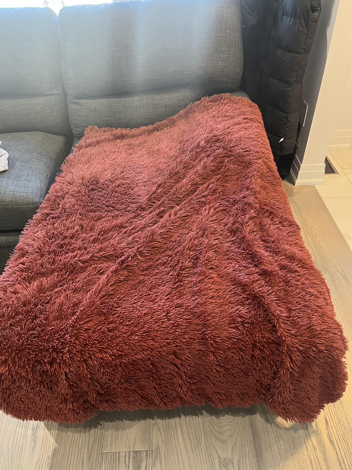 Dark Red Throw Blanket image indicator(2)