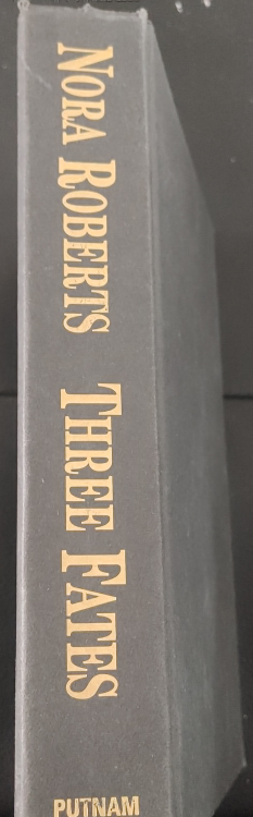 Three Fates - Nora Roberts image indicator(2)