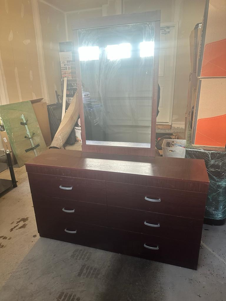 Dresser with mirror. - photo 3