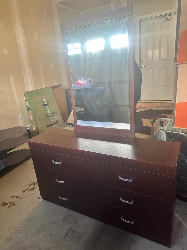 Dresser with mirror. - photo 4