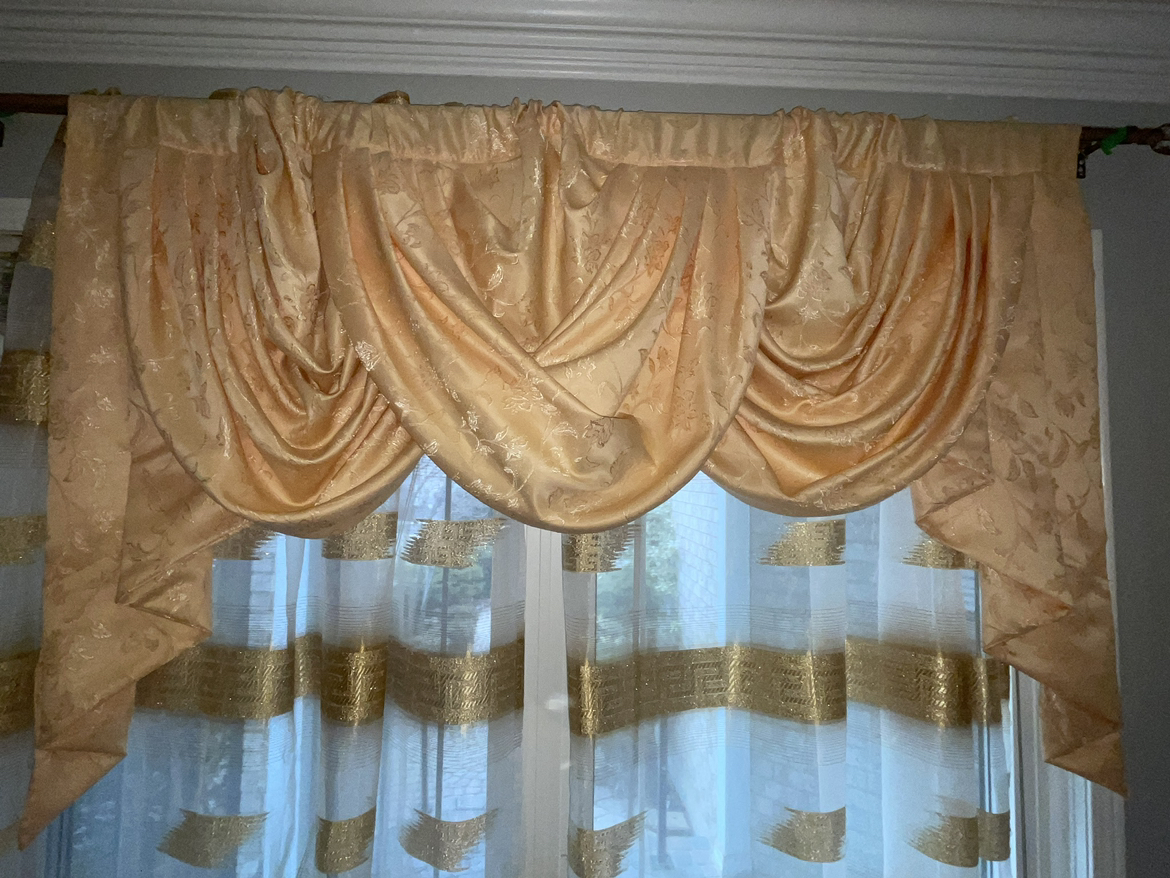 Curtain Valances (2) and bonus sheers - photo 2